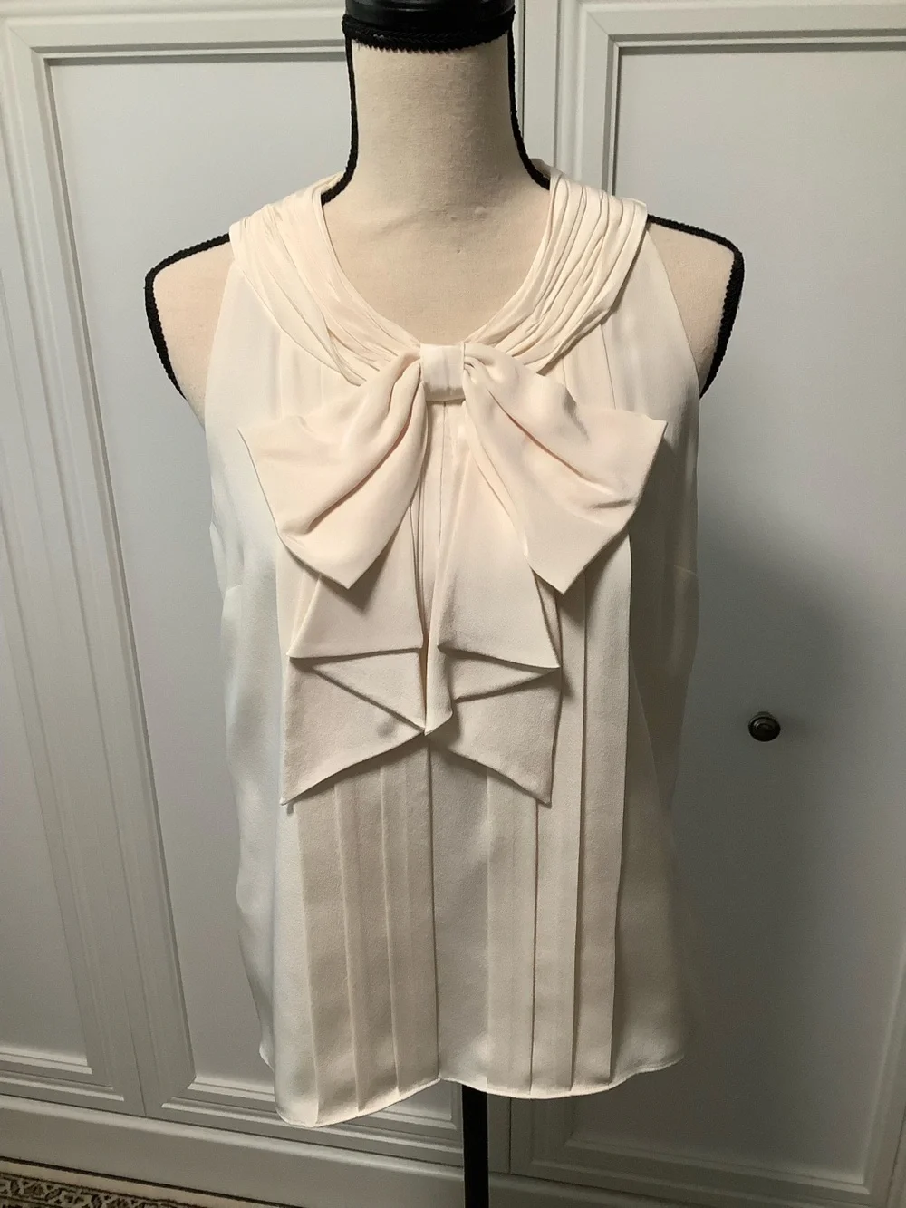 Kate Spade 100% Silk Sleeveless Bow-Front Women’s Top in Light Cream M